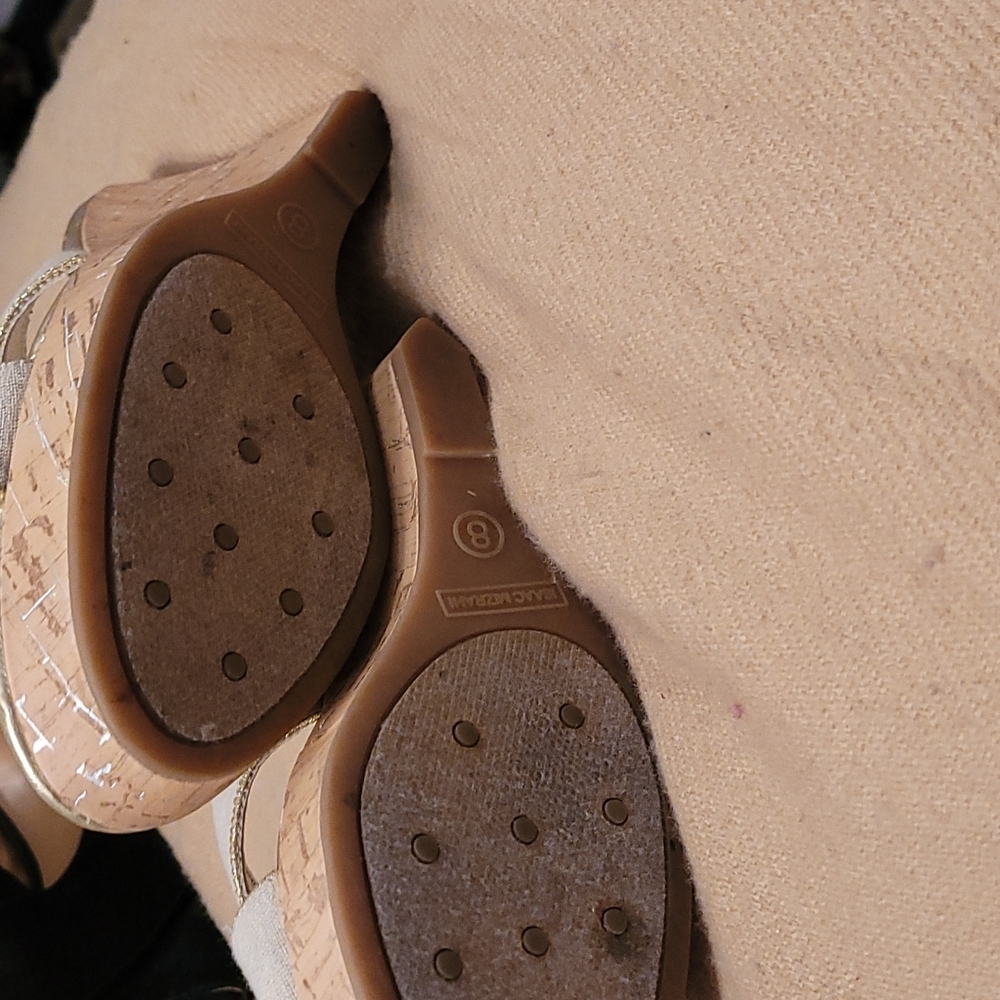 Gold Wedges - Picture 4 of 4